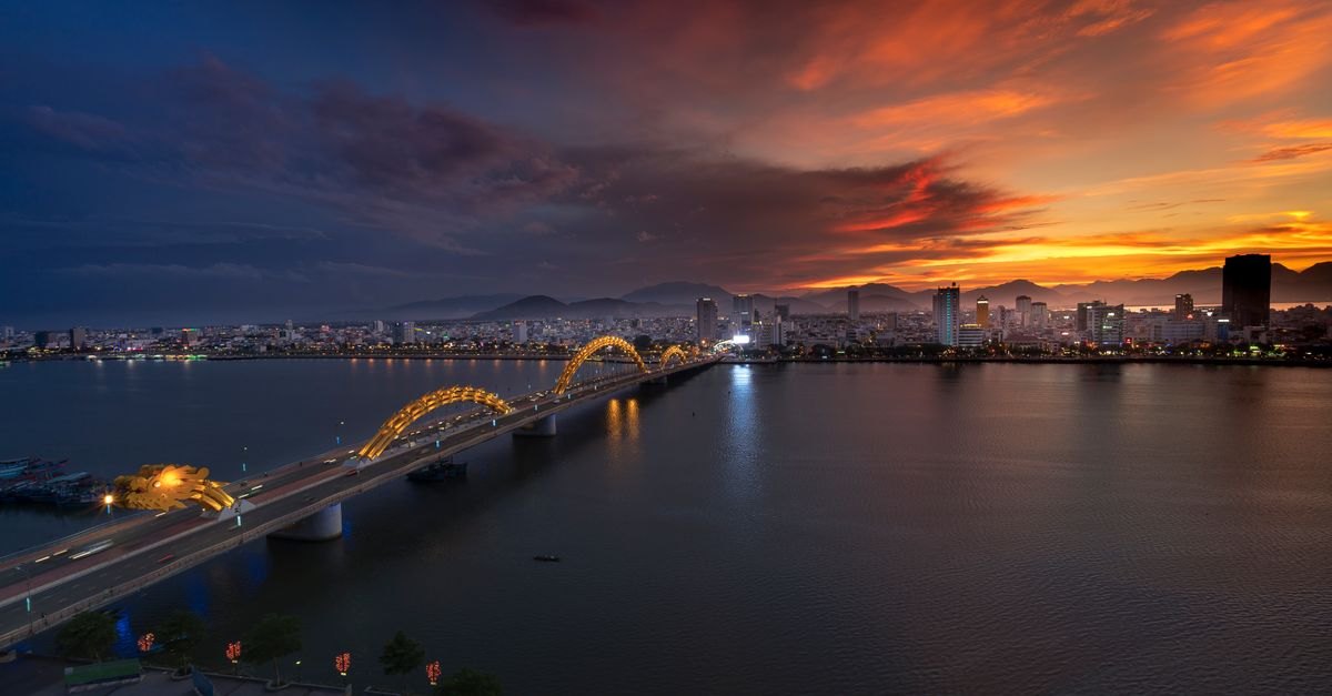 Sông Hàn lúc hoàng hôn — nhìn dài hạn, giá trị bất động sản đến từ dòng tiền, không từ tin đồn.