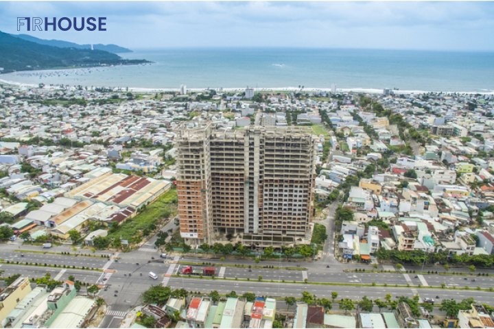 Toàn cảnh Sơn Trà Ocean View sát bãi biển phía đông Đà Nẵng