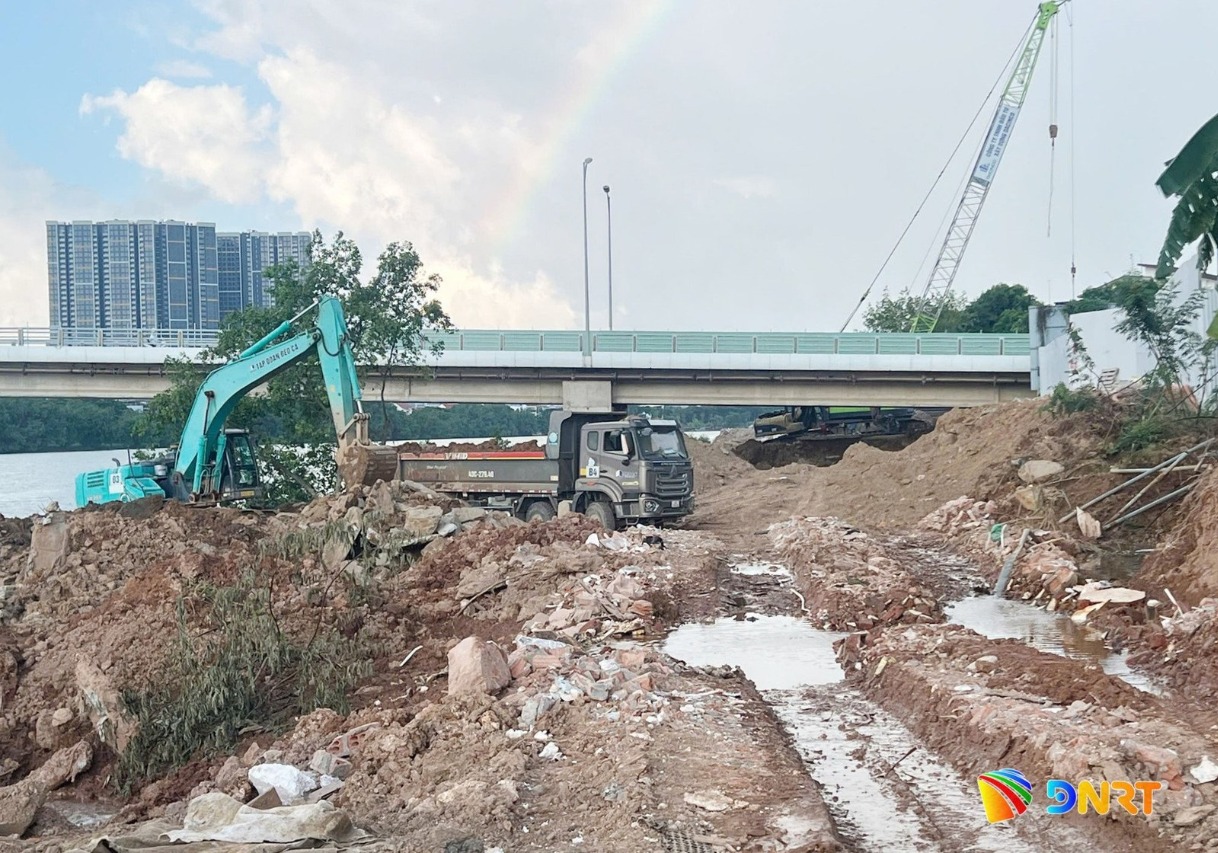 Công trường cụm nút giao cầu Hòa Xuân đang thi công