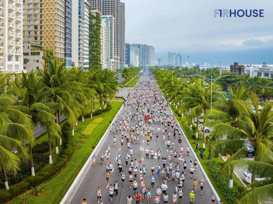 Giải marathon quốc tế chạy dọc tuyến đường ven biển Đà Nẵng, giữa rừng căn hộ cao tầng. Thể thao và bất động s