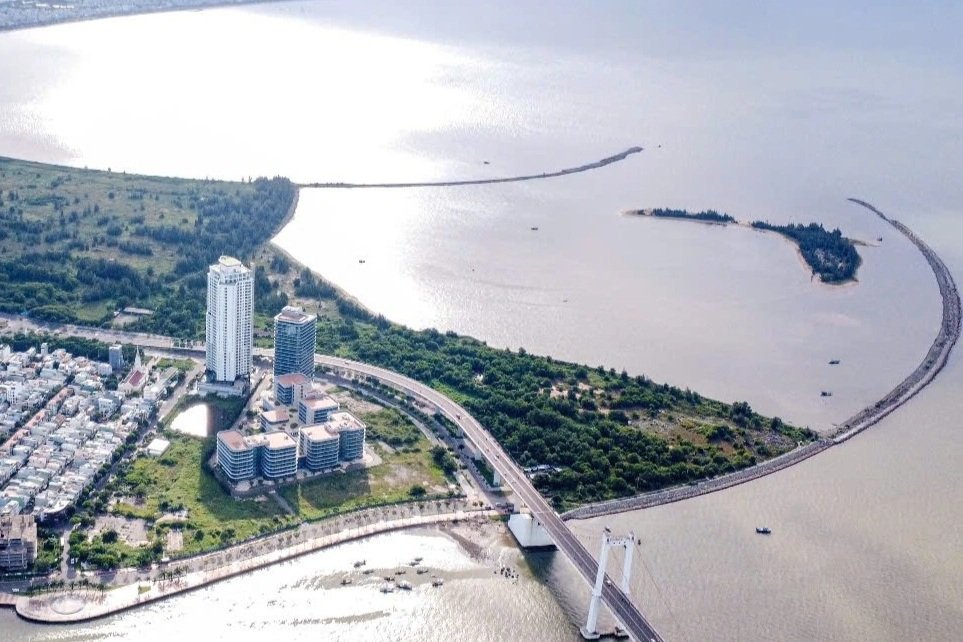 Khu đô thị quốc tế Đa Phước (The Sunrise Bay) lấn biển ven đường Nguyễn Tất Thành, Đà Nẵng.
