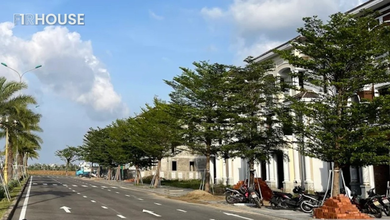 Tuyến đường nội khu và dãy shophouse đã hoàn thiện tại Golden Hills City