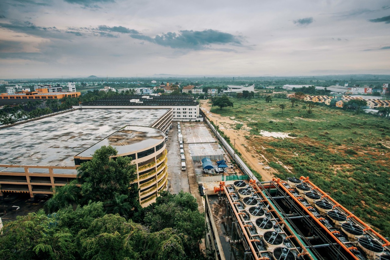 Một khu công nghiệp quy mô gần 250 ha như VSIP không chỉ tạo ra nhà máy, mà kéo theo cả một vùng kinh tế phụ trợ quanh nó. (Ảnh minh hoạ: FOX ^.ᆽ.^= ∫ / Pexels)
