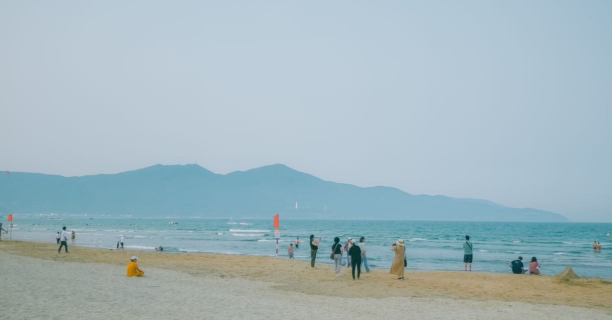Cuối tuần ra biển là một phần nhịp sống của người Đà Nẵng — thứ khó quy ra tiền