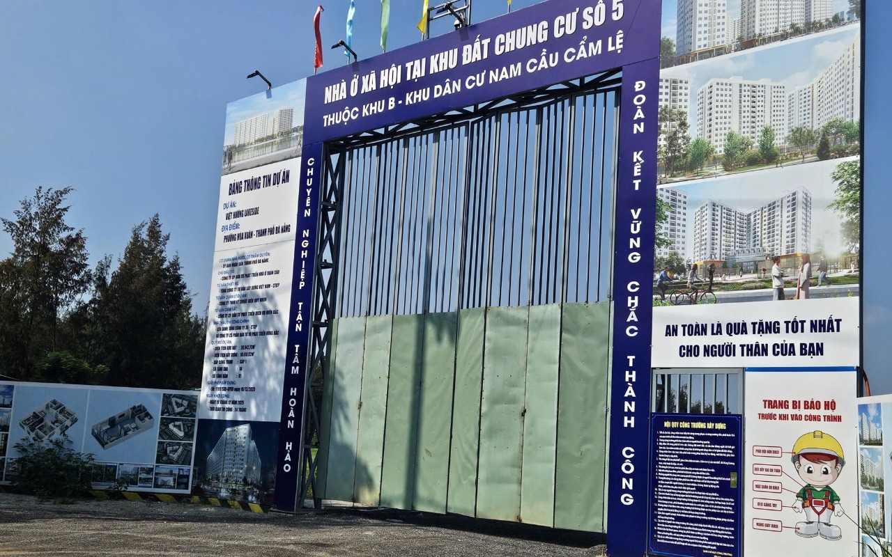 Biển công trường Việt Hương Lakeside (chung cư số 5, Nam cầu Cẩm Lệ) — khởi công 19/12/2025, thời gian thi công 24 tháng (Ảnh: Báo Người Lao Động)