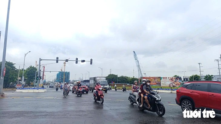 Nút giao Lê Thanh Nghị – Cách Mạng Tháng Tám – Thăng Long – đường dẫn lên cầu Hòa Xuân