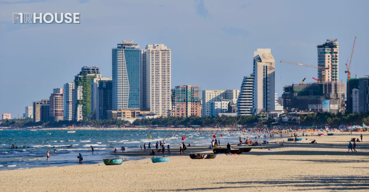 Bãi biển Mỹ Khê ngay cạnh dự án (ảnh minh họa – Pexels)