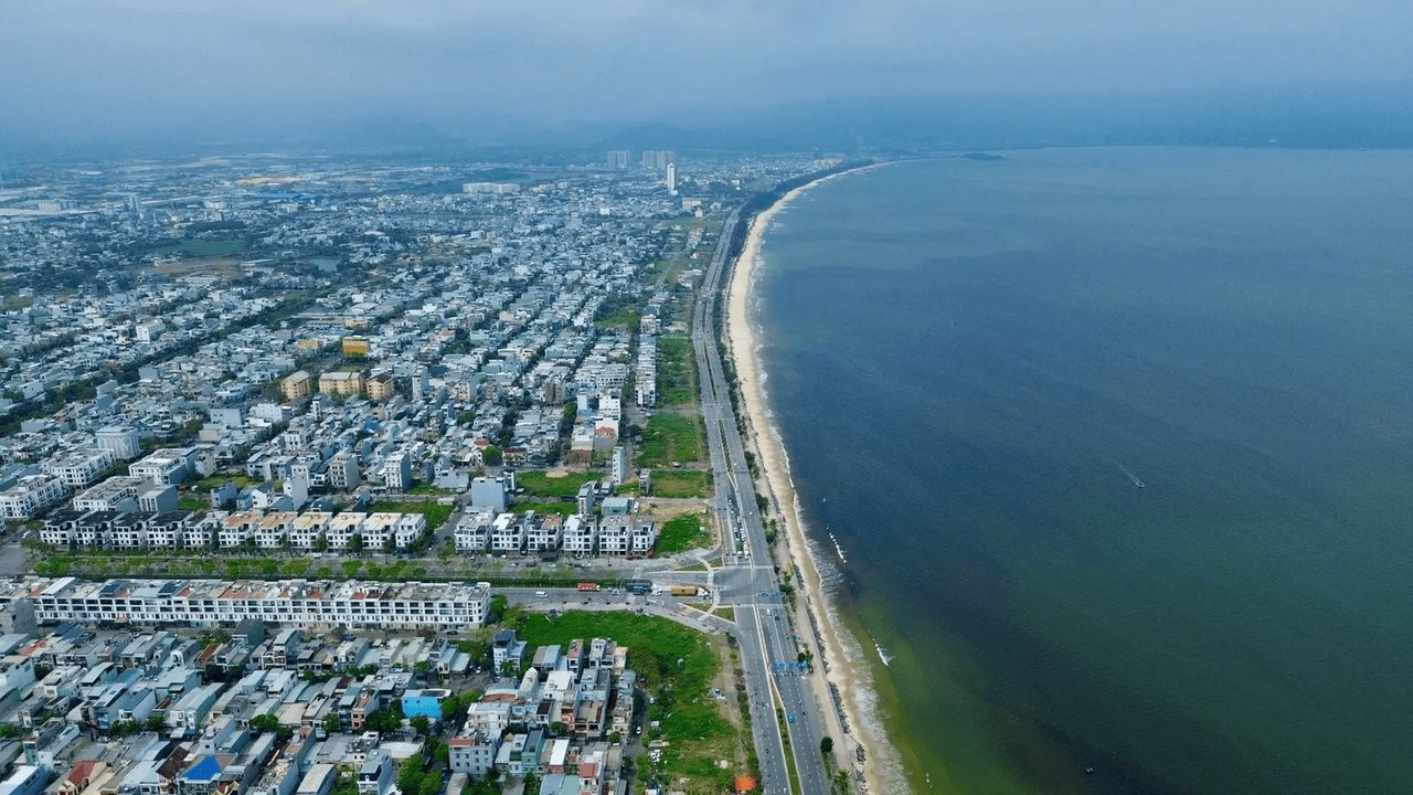 Dải đô thị ven biển phía Đông tiếp tục giữ vai trò vùng động lực chủ yếu trong Quy hoạch chung Đà Nẵng đến 2050.