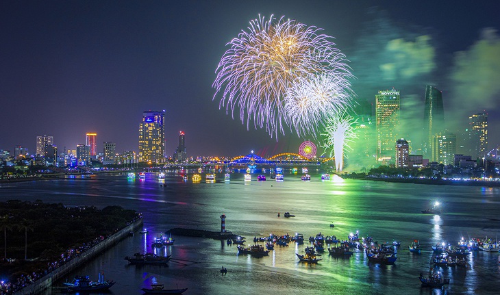 Pháo hoa sáng rực thành phố sông Hàn trong kỳ DIFF 2023