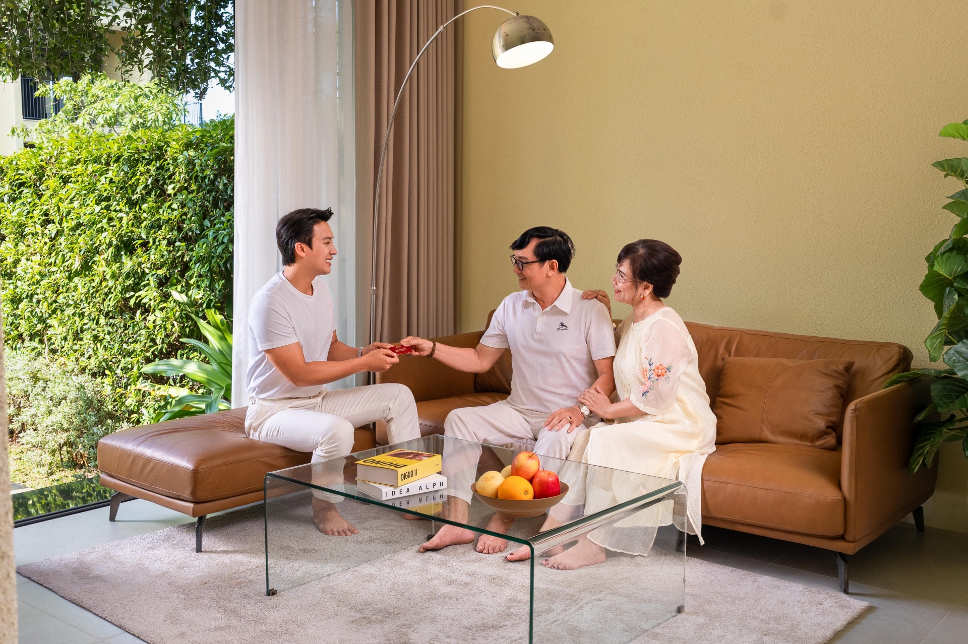 Gia đình thụ hưởng cuộc sống tại Casamia Blanca Hội An